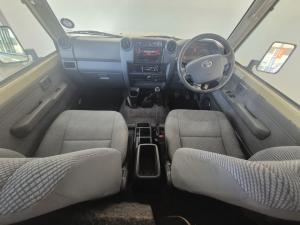 Toyota Land Cruiser 79 4.5D-4D LX V8 single cab - Image 6