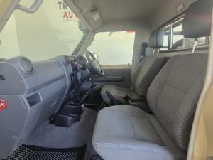 Toyota Land Cruiser 79 4.5D-4D LX V8 single cab - Image 7