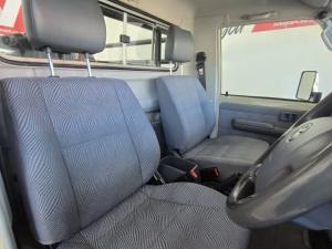 Toyota Land Cruiser 79 4.5D-4D LX V8 single cab - Image 11