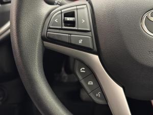 Toyota Vitz 1.0 XR manual - Image 9