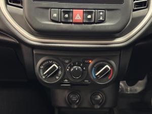 Toyota Vitz 1.0 XR manual - Image 12