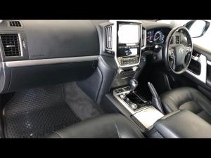 Toyota Land Cruiser 200 4.5D-4D V8 VX-R - Image 7