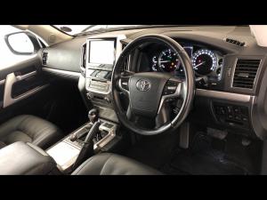 Toyota Land Cruiser 200 4.5D-4D V8 VX-R - Image 10