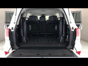 Toyota Land Cruiser 200 4.5D-4D V8 VX-R - Image 13