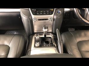 Toyota Land Cruiser 200 4.5D-4D V8 VX-R - Image 15