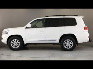 Toyota Land Cruiser 200 4.5D-4D V8 VX-R - Image 22