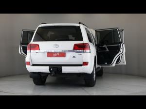 Toyota Land Cruiser 200 4.5D-4D V8 VX-R - Image 24