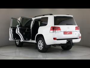 Toyota Land Cruiser 200 4.5D-4D V8 VX-R - Image 25