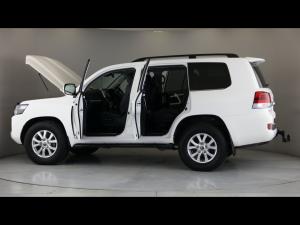 Toyota Land Cruiser 200 4.5D-4D V8 VX-R - Image 26