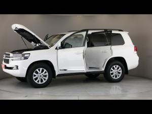 Toyota Land Cruiser 200 4.5D-4D V8 VX-R - Image 27