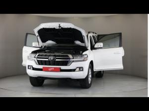 Toyota Land Cruiser 200 4.5D-4D V8 VX-R - Image 28