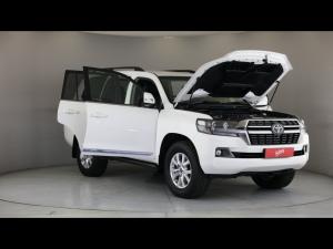 Toyota Land Cruiser 200 4.5D-4D V8 VX-R - Image 29
