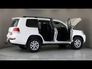 Toyota Land Cruiser 200 4.5D-4D V8 VX-R - Image 31