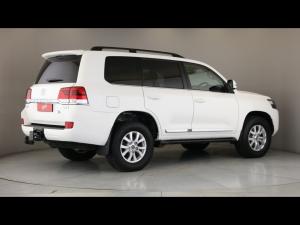 Toyota Land Cruiser 200 4.5D-4D V8 VX-R - Image 2