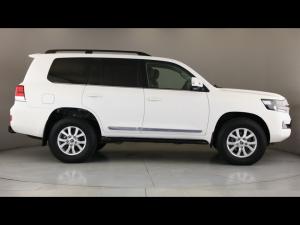 Toyota Land Cruiser 200 4.5D-4D V8 VX-R - Image 3