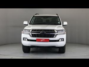 Toyota Land Cruiser 200 4.5D-4D V8 VX-R - Image 4