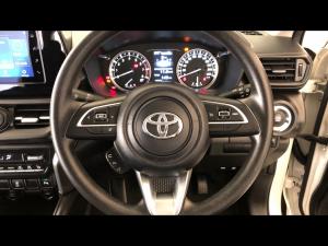 Toyota Urban Cruiser 1.5 XR manual - Image 8