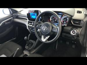 Toyota Urban Cruiser 1.5 XR manual - Image 10