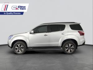 Isuzu MU-X 3.0D automatic - Image 2