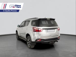 Isuzu MU-X 3.0D automatic - Image 3