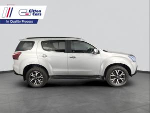 Isuzu MU-X 3.0D automatic - Image 6