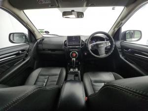 Isuzu MU-X 3.0D automatic - Image 7