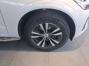 Volvo XC60 B5 AWD Plus Dark - Image 5