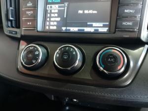 Toyota RAV4 2.0 GX - Image 14
