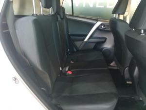 Toyota RAV4 2.0 GX - Image 8