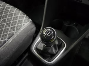 Volkswagen Polo Vivo hatch 1.6 Style - Image 10