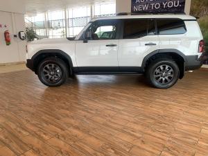 Toyota Land Cruiser Prado 2.8GD VX-R - Image 4