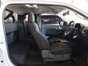 Isuzu D-Max 1.9TD Extended cab LS auto - Image 9