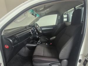 Toyota Hilux 2.4GD-6 4x4 SRX - Image 7