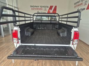Toyota Hilux 2.4GD-6 4x4 SRX - Image 12