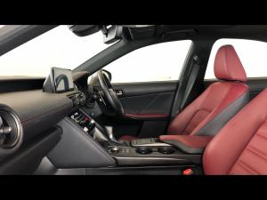 Lexus IS 300h SE - Image 7