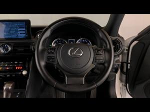 Lexus IS 300h SE - Image 8