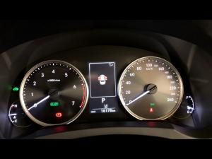 Lexus IS 300h SE - Image 9