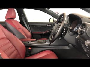 Lexus IS 300h SE - Image 10