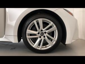 Lexus IS 300h SE - Image 17