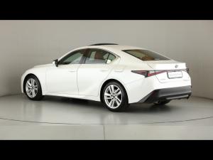 Lexus IS 300h SE - Image 21