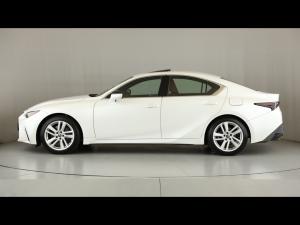 Lexus IS 300h SE - Image 22