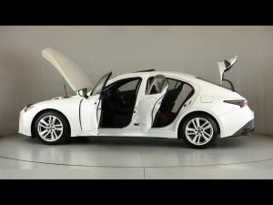 Lexus IS 300h SE - Image 26