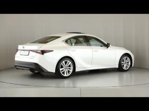 Lexus IS 300h SE - Image 2
