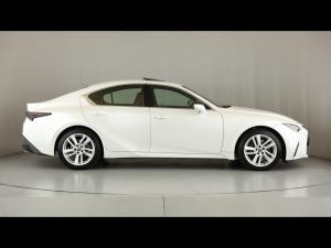 Lexus IS 300h SE - Image 3