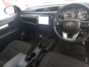 Toyota Hilux 2.4GD-6 single cab 4x4 Raider manual - Image 6