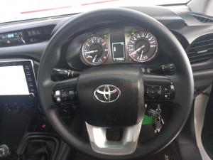 Toyota Hilux 2.4GD-6 single cab 4x4 Raider manual - Image 8