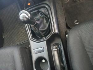 Toyota Hilux 2.4GD-6 single cab 4x4 Raider manual - Image 10