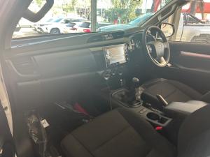 Toyota Hilux 2.4GD-6 single cab Raider manual - Image 6