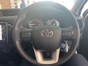 Toyota Hilux 2.4GD-6 single cab Raider manual - Image 8