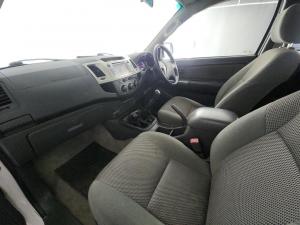 Toyota Hilux 3.0D-4D Raider Xtra Cab 4X4S/C - Image 6